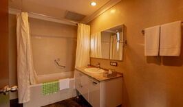 Parkside Hotel & Apartments (Баку)-901683161