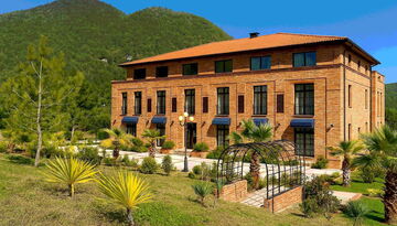 Отель "Lоft Hotel" в Новом Афоне на поезде-114326320