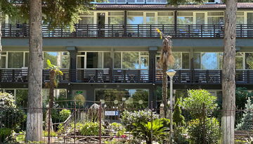 Отель "Пицунда" в Пицунде на поезде-1114176184